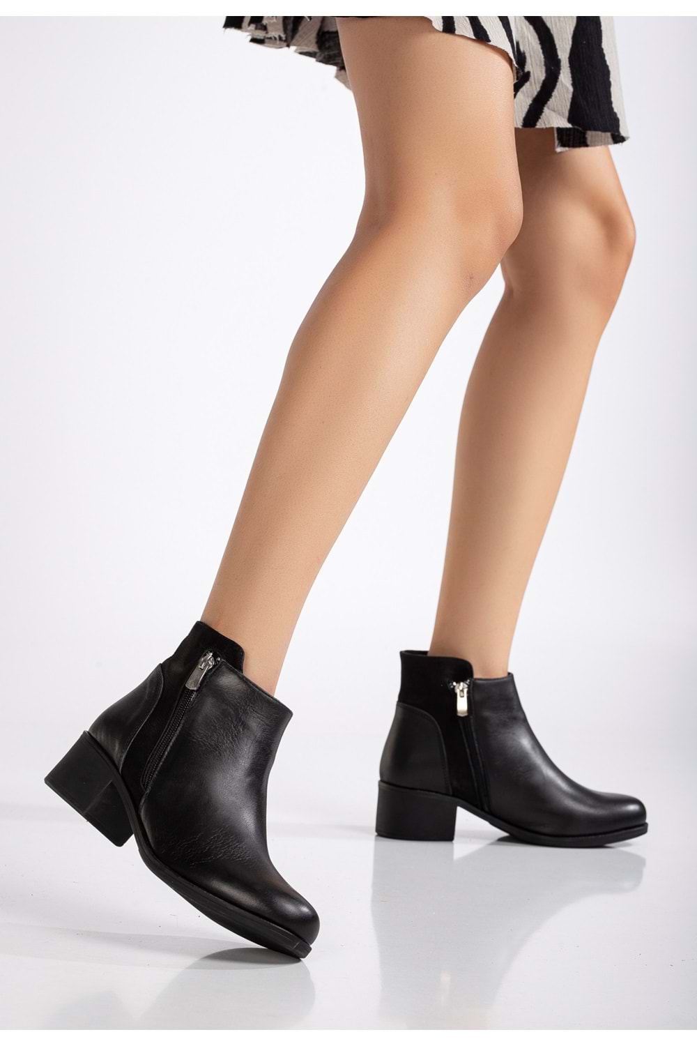 Kadın Hakiki Deri Nubuk Detaylı Kısa Topuklu Bilek Bot - Siyah