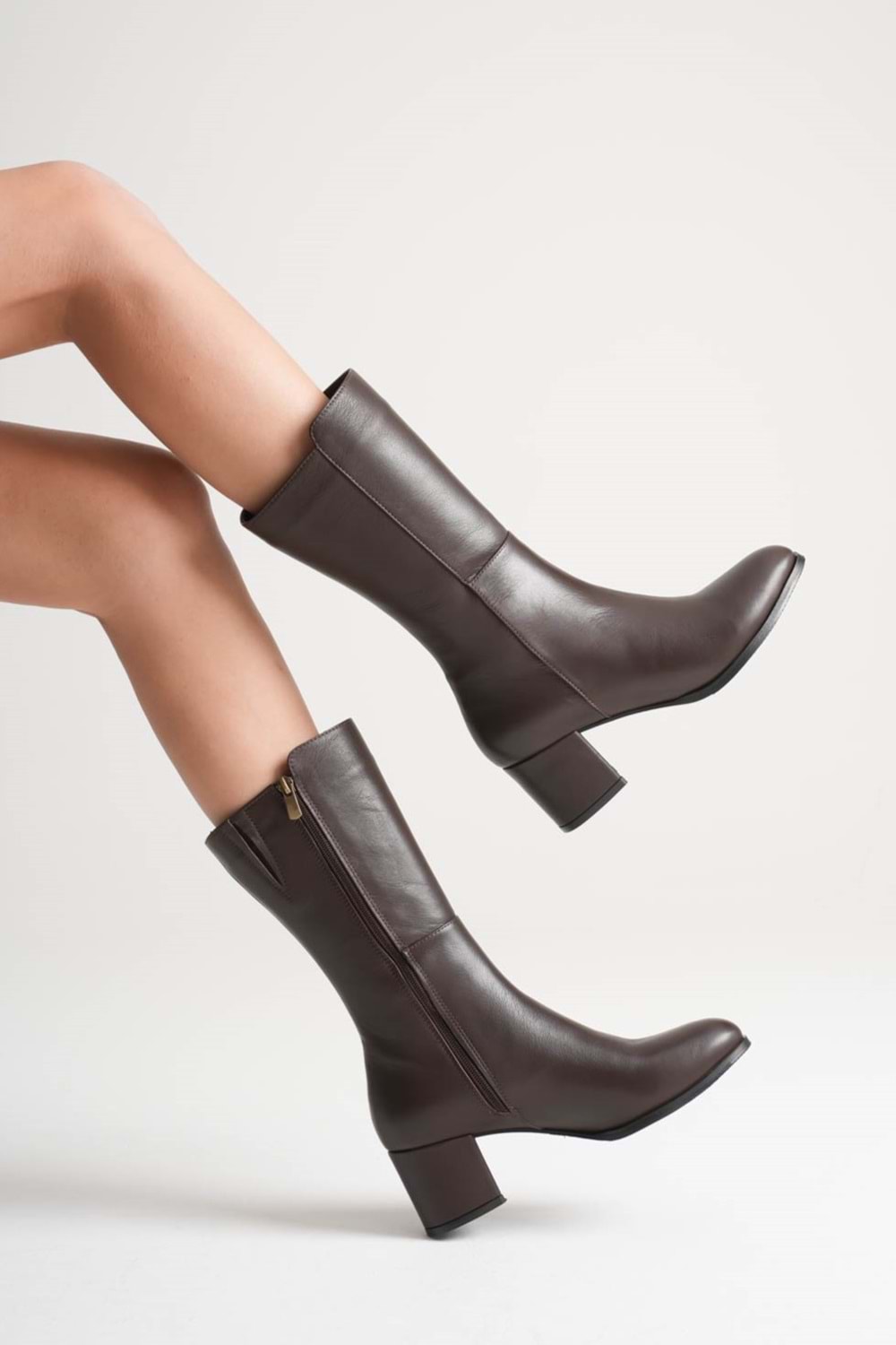 Kadın Hakiki Deri Şık Topuklu Çizme - Kahve