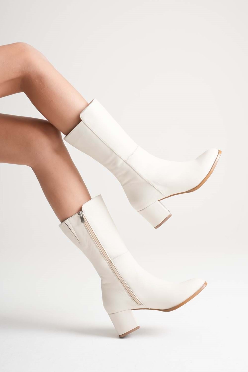 Kadın Hakiki Deri Şık Topuklu Çizme - Krem