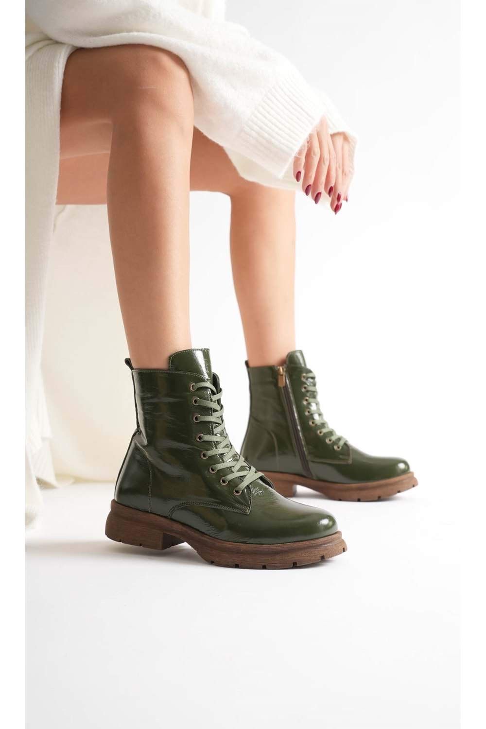 Kadın Hakiki Deri Bağcıklı Fermuarlı Rahat Postal Bot - Yeşil Rugan