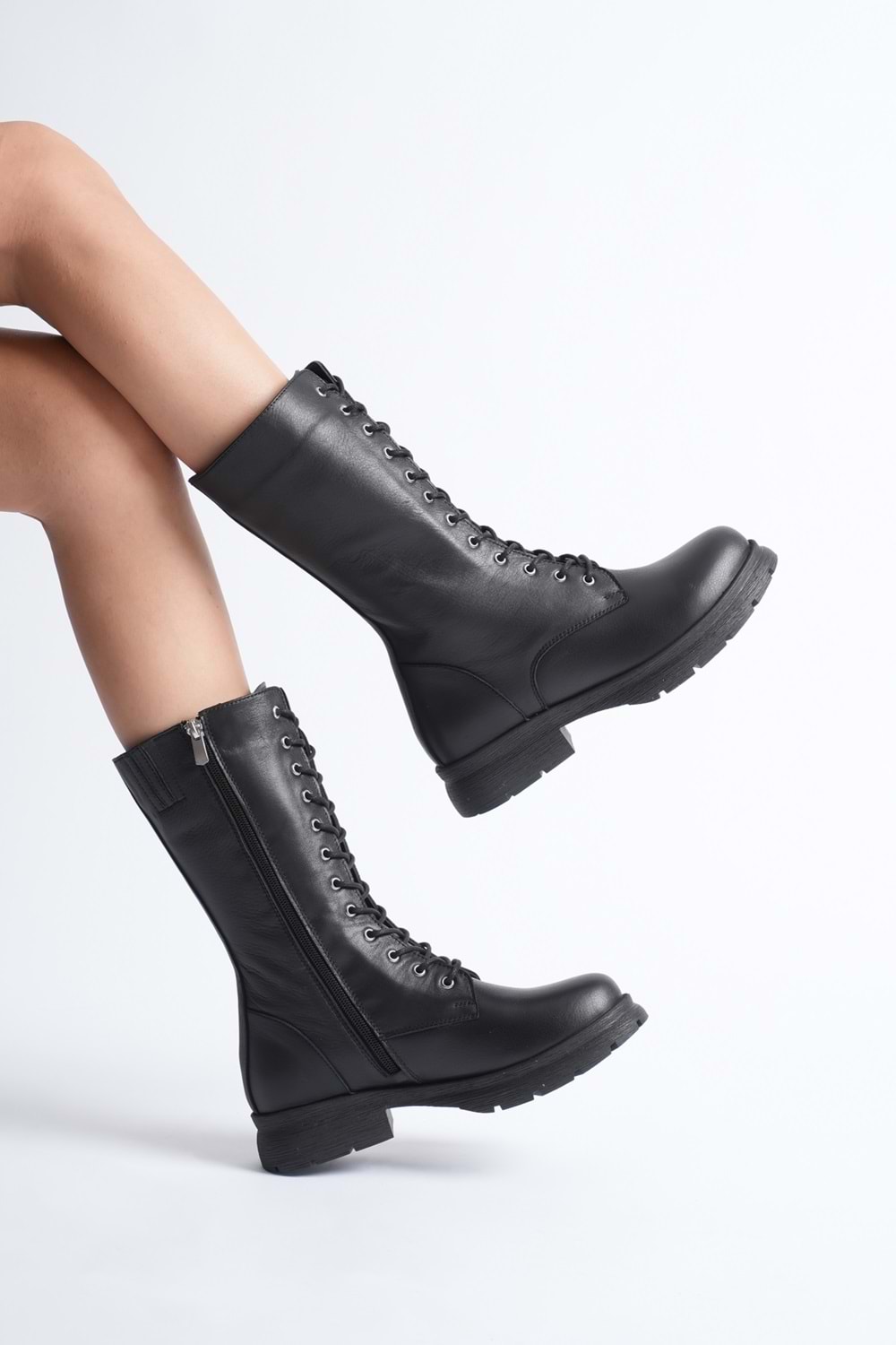 Kadın Hakiki Deri Fermuarlı Bağcıklı Postal Bot - Siyah