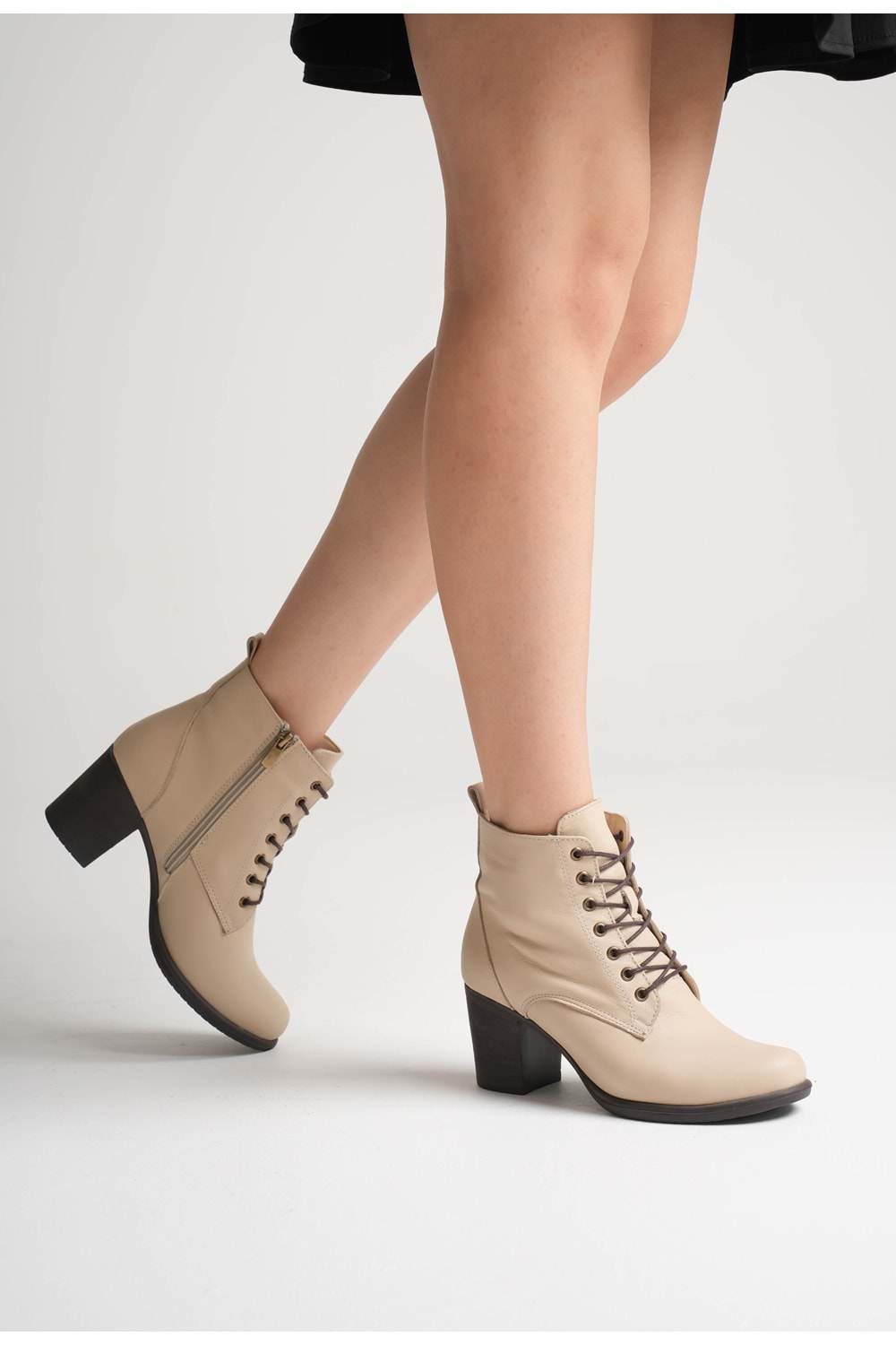Kadın Hakiki Deri Bağcıklı Topuklu Bot - Bej