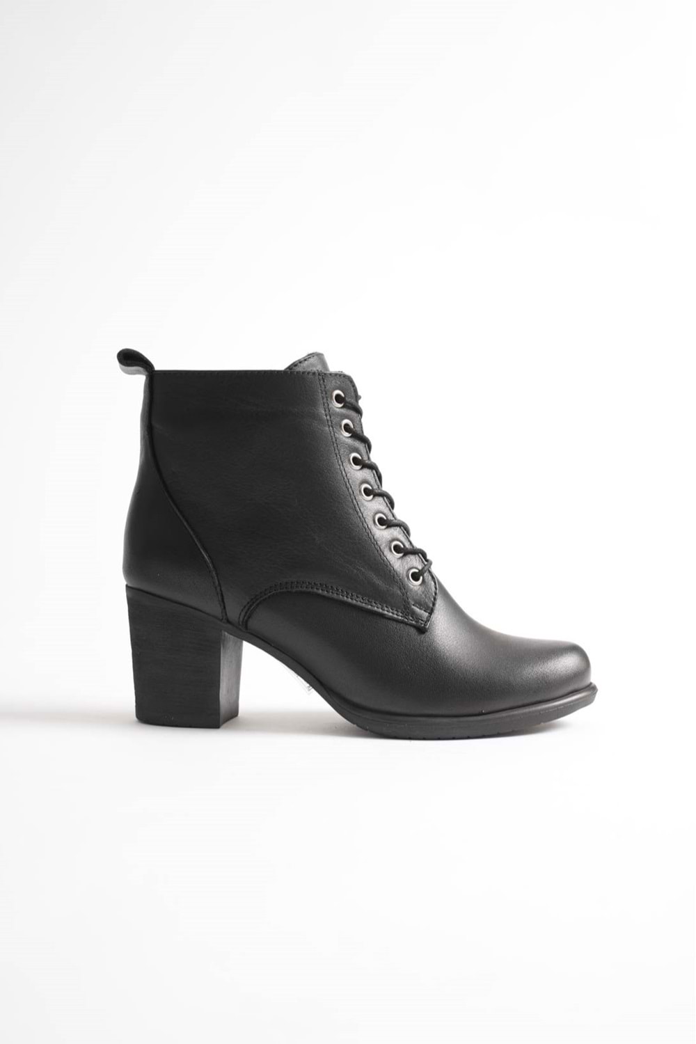 Kadın Hakiki Deri Bağcıklı Topuklu Bot - Siyah