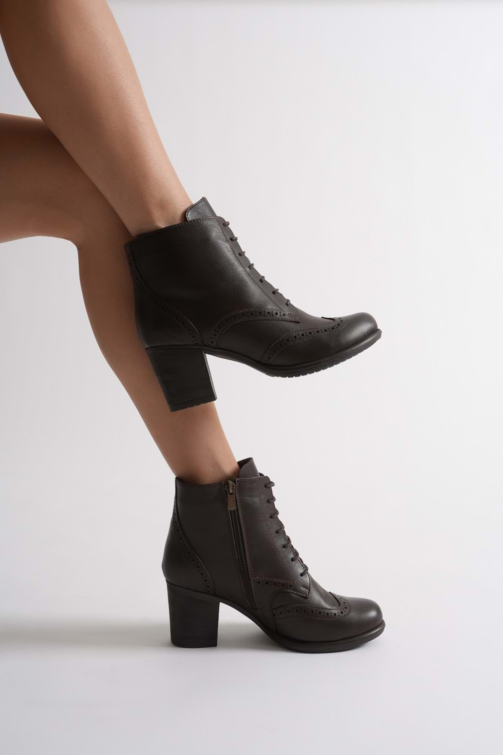 Kadın Hakiki Deri Lazer Detaylı Bağcıklı Bot - Kahve