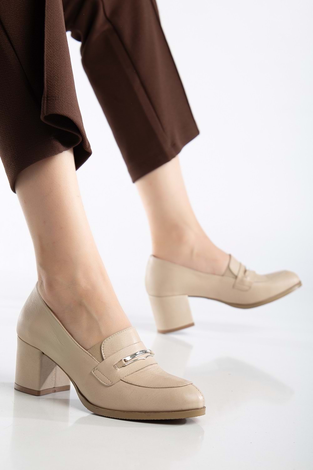 Kadın Hakiki Deri Tokalı Şık Topuklu Ayakkabı - Bej