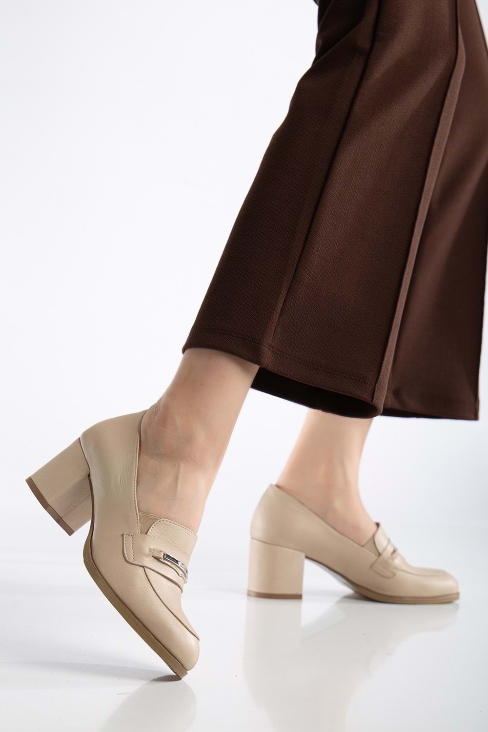 Kadın Hakiki Deri Tokalı Şık Topuklu Ayakkabı - Bej