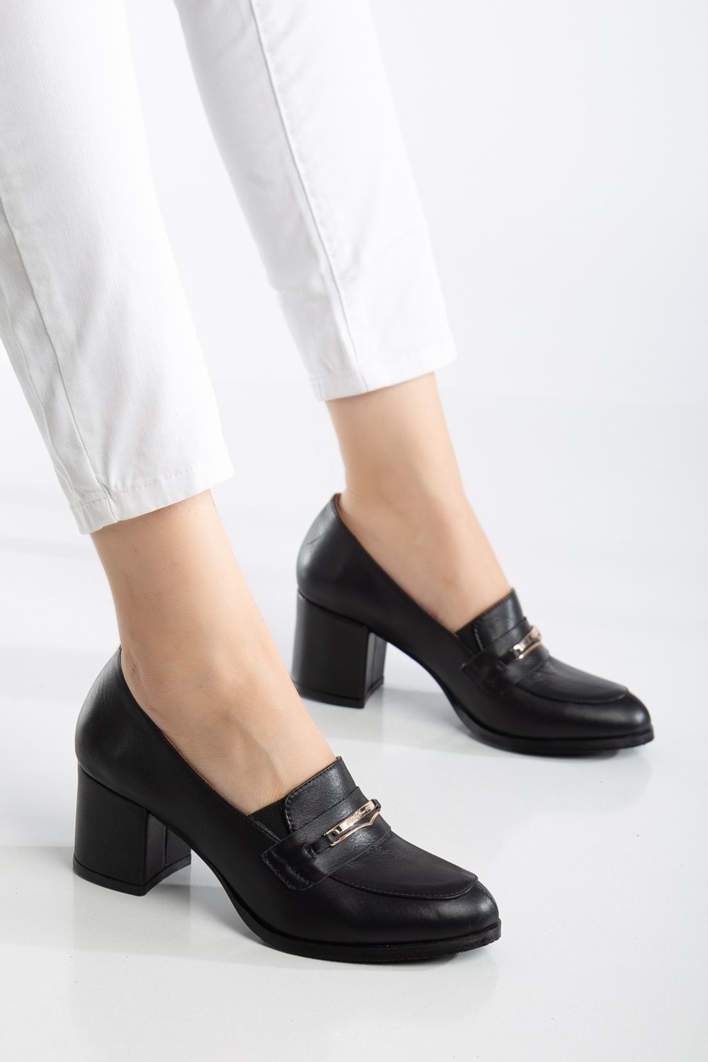 Kadın Hakiki Deri Tokalı Şık Topuklu Ayakkabı - Siyah