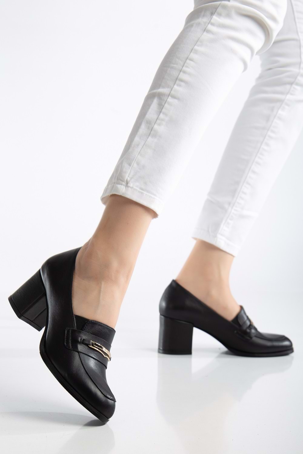 Kadın Hakiki Deri Tokalı Şık Topuklu Ayakkabı - Siyah