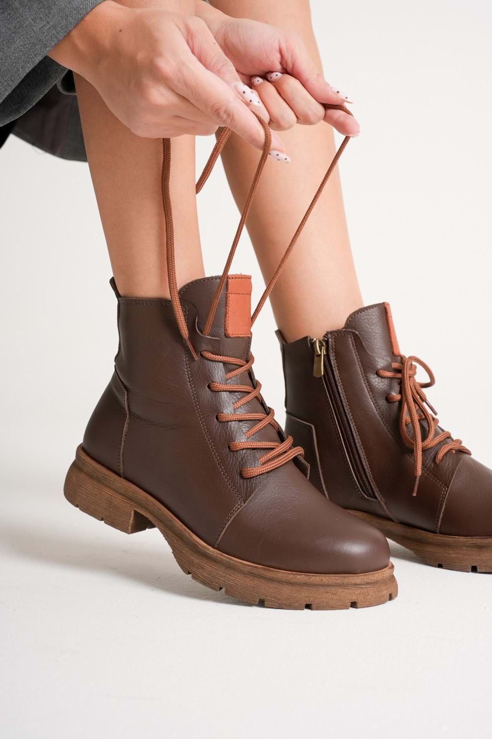 Kadın Hakiki Deri Fermuarlı Bağcıklı Günlük Bot - Kahve