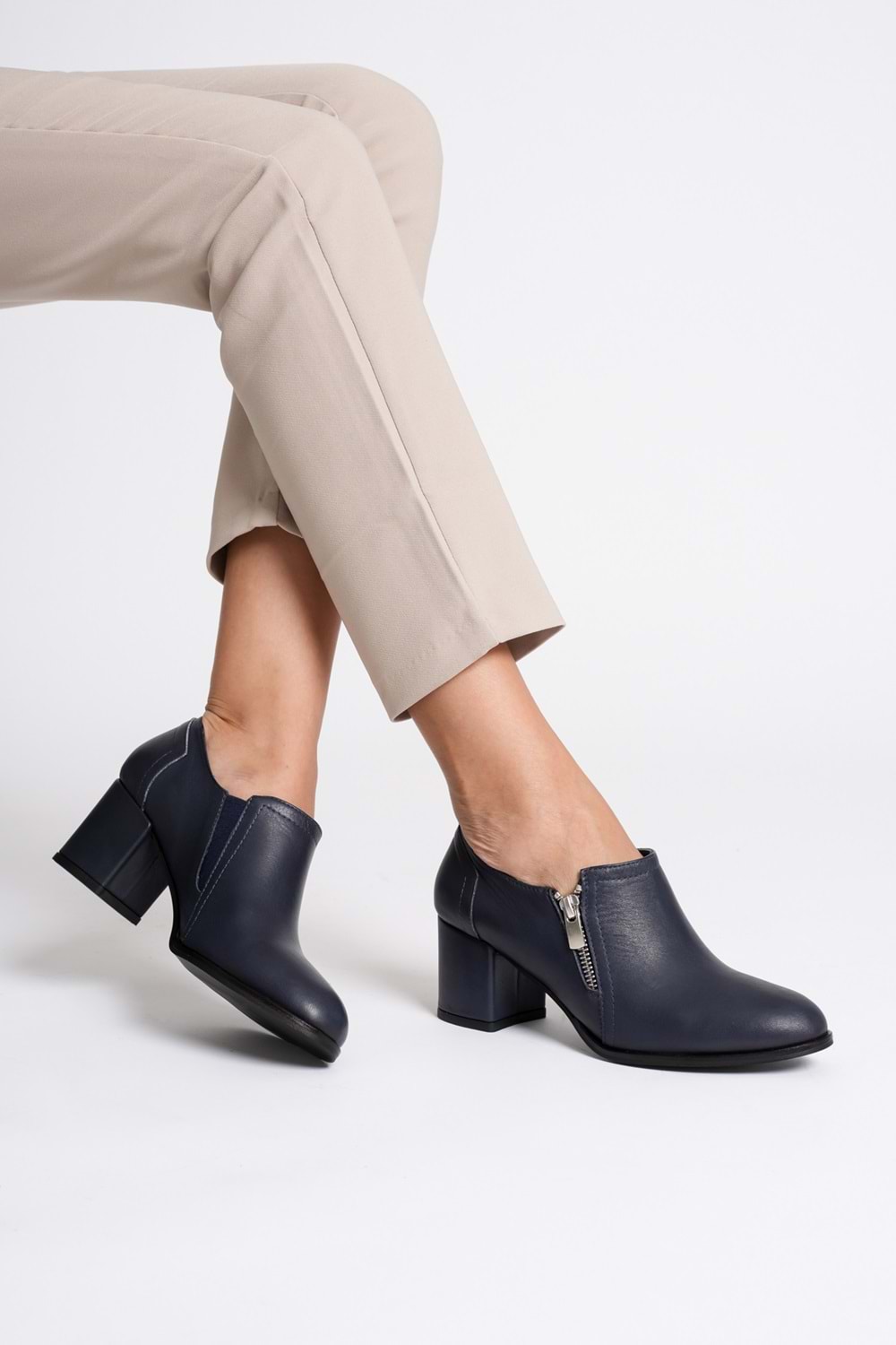 Kadın Hakiki Deri Fermuar Detaylı Şık Topuklu Ayakkabı - Lacivert