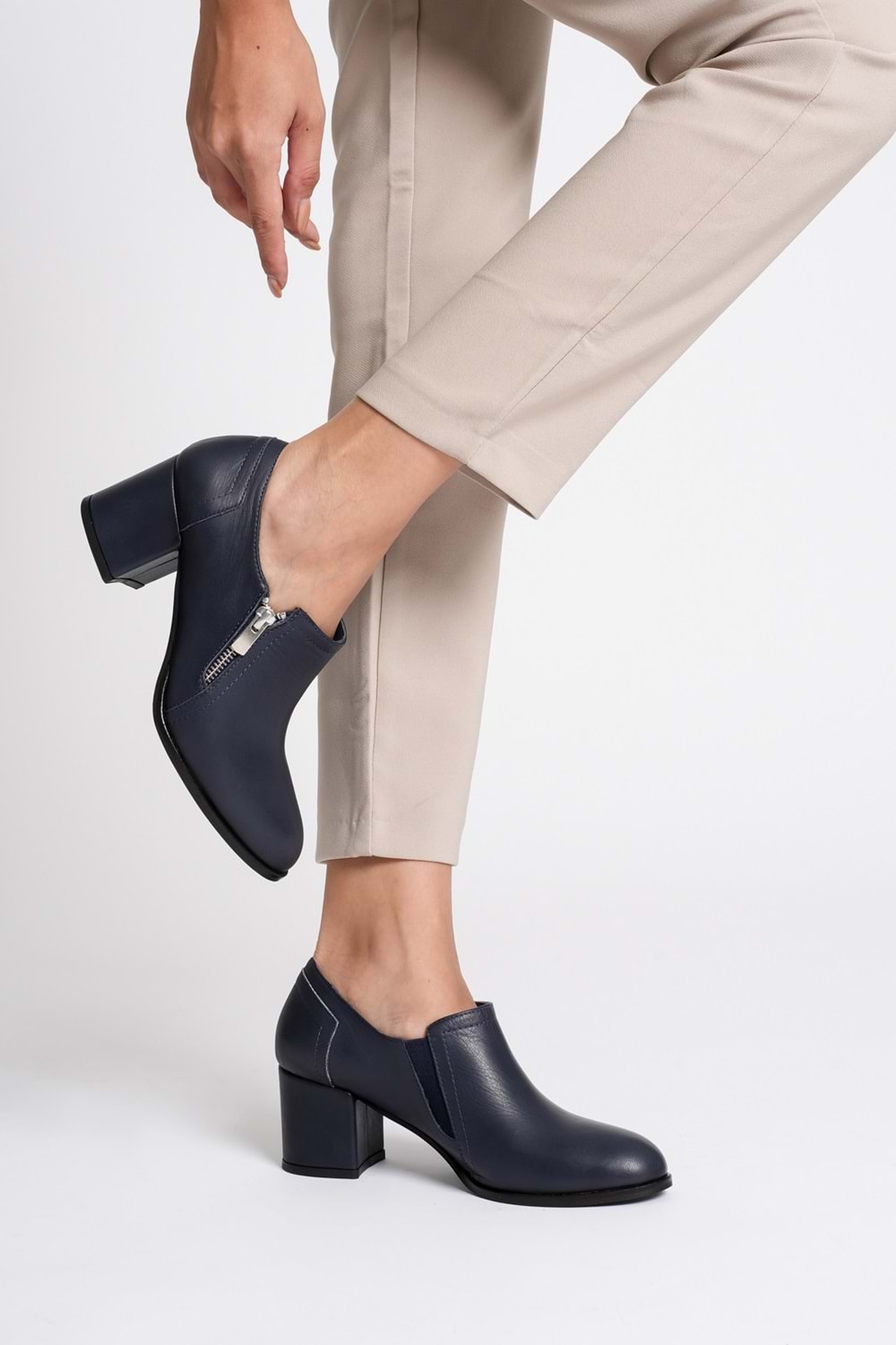 Kadın Hakiki Deri Fermuar Detaylı Şık Topuklu Ayakkabı - Lacivert