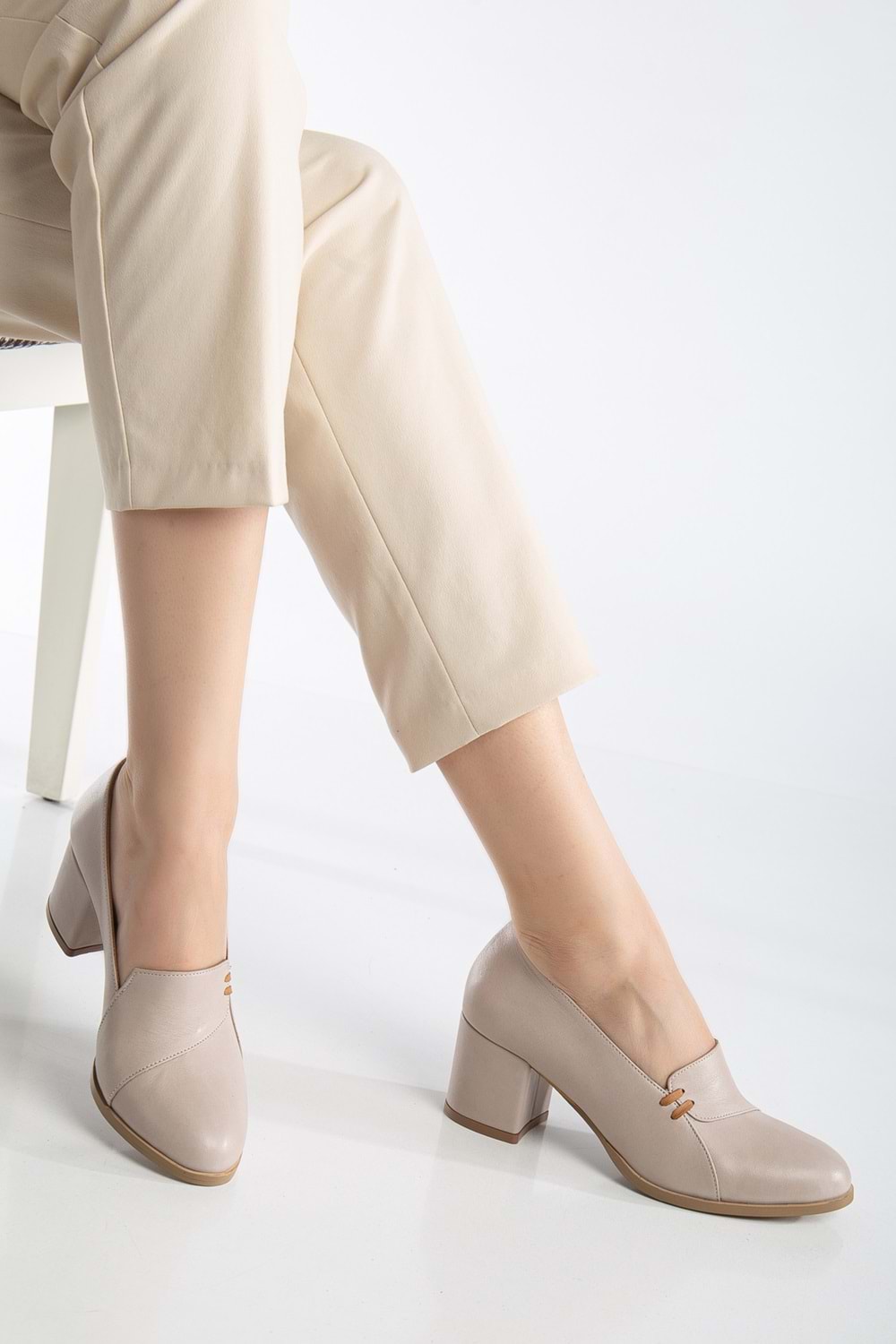 Kadın Hakiki Deri Biyeli Topuklu Ayakkabı - Silvergrey