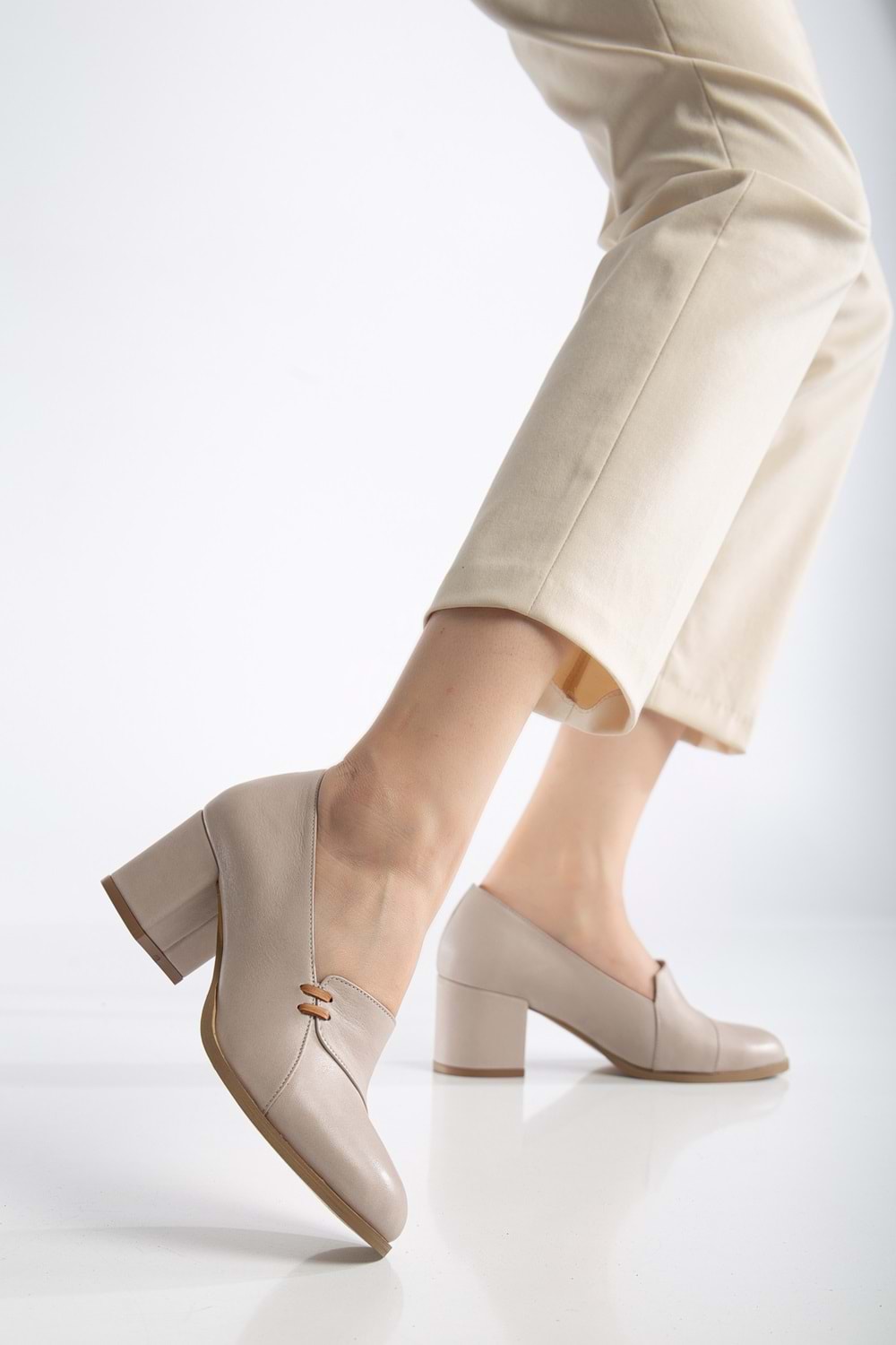 Kadın Hakiki Deri Biyeli Topuklu Ayakkabı - Silvergrey