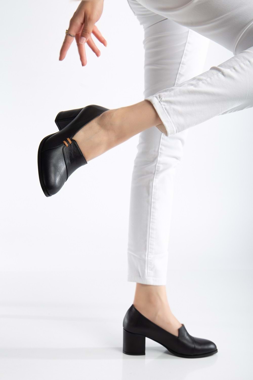 Kadın Hakiki Deri Biyeli Topuklu Ayakkabı - Siyah