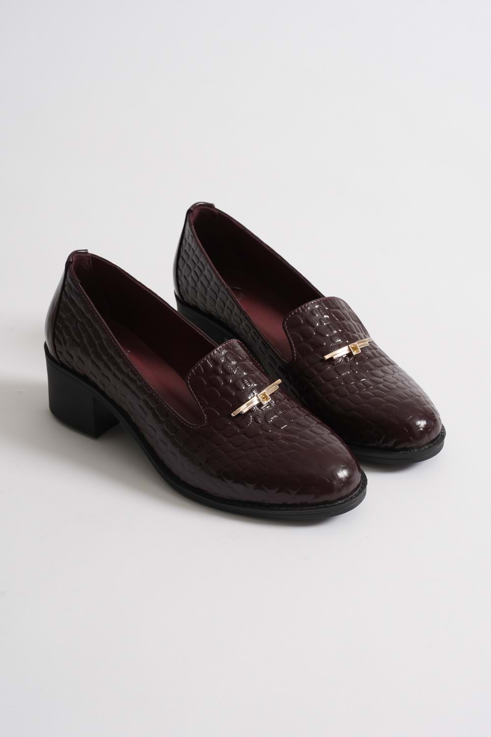 Kadın Hakiki Deri Kroko Baskılı Tokalı Topuklu Ayakkabı - Bordo Rugan