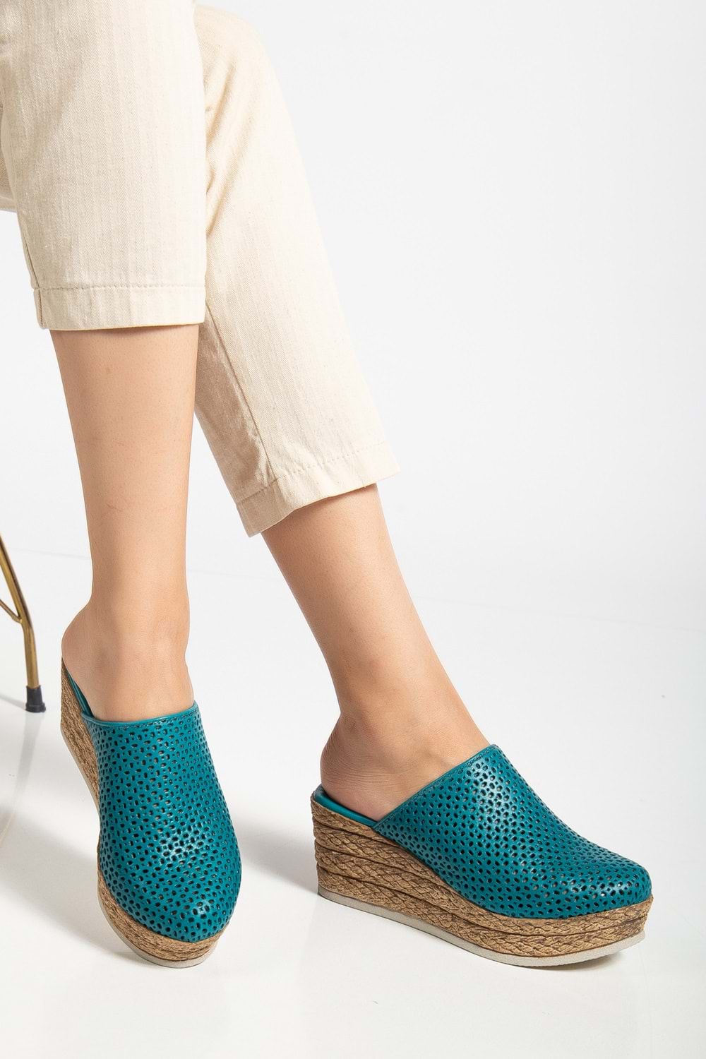 Kadın Hakiki Deri Burnu Kapalı Dolgu Topuk Terlik - Ocean Depths