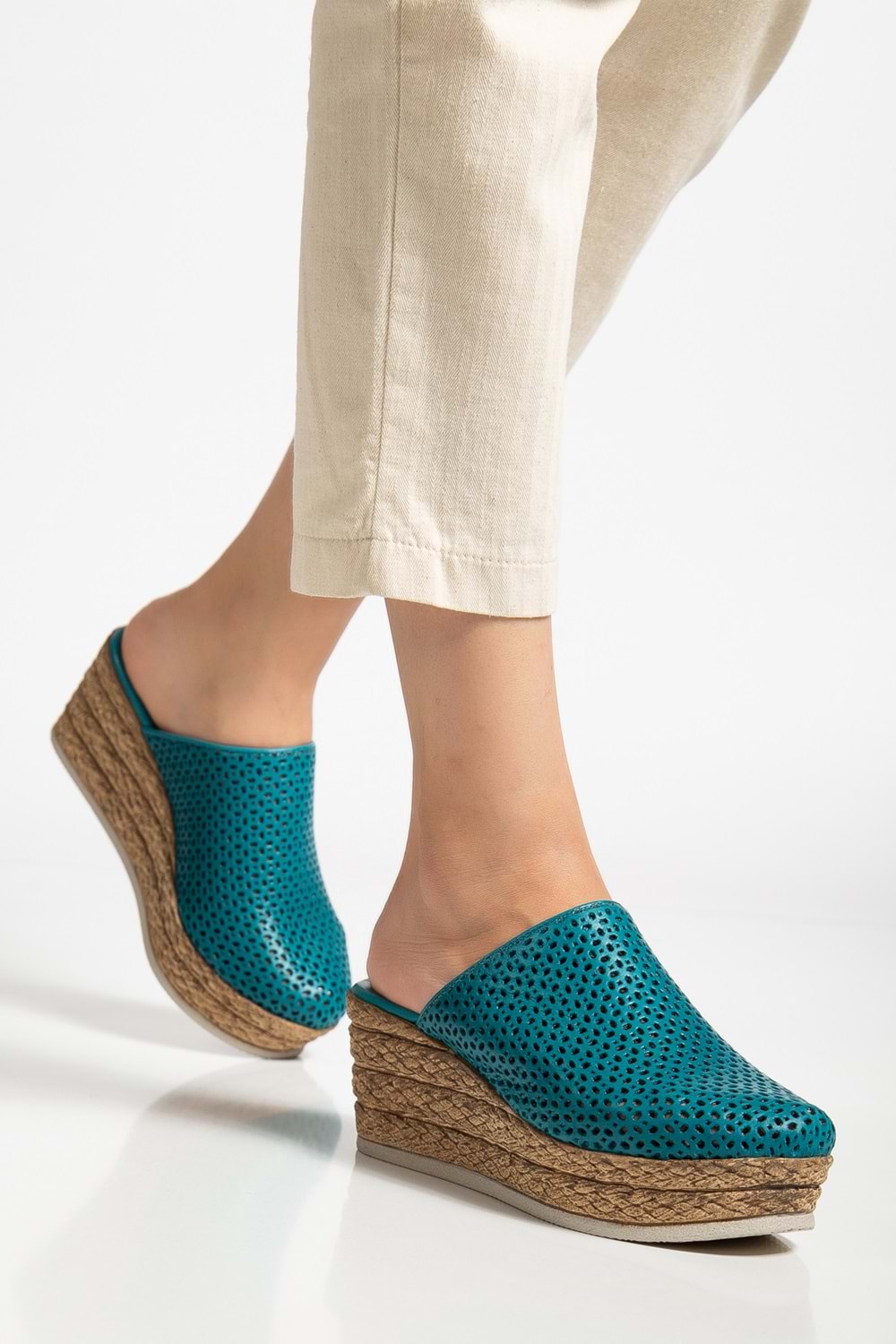 Kadın Hakiki Deri Burnu Kapalı Dolgu Topuk Terlik - Ocean Depths