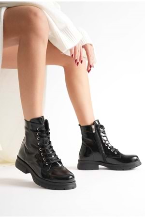 Kadın Hakiki Deri Bağcıklı Fermuarlı Rahat Postal Bot - Siyah Rugan