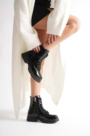 Kadın Hakiki Deri Bağcıklı Fermuarlı Rahat Postal Bot - Siyah Rugan