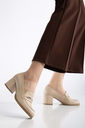 Kadın Hakiki Deri Tokalı Şık Topuklu Ayakkabı - Bej