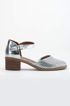 Kadın Hakiki Deri Burnu Kapalı Delikli Sandalet - Gümüş