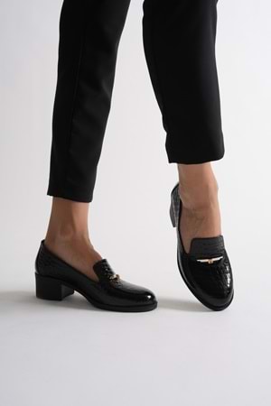 Kadın Hakiki Deri Kroko Baskılı Tokalı Topuklu Ayakkabı - Siyah Rugan