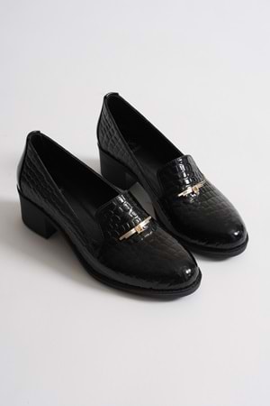 Kadın Hakiki Deri Kroko Baskılı Tokalı Topuklu Ayakkabı - Siyah Rugan