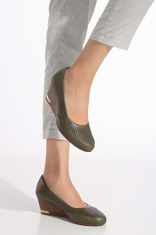Kadın Hakiki Deri Petek Baskılı Dolgu Topuklu Ayakkabı Yeşil