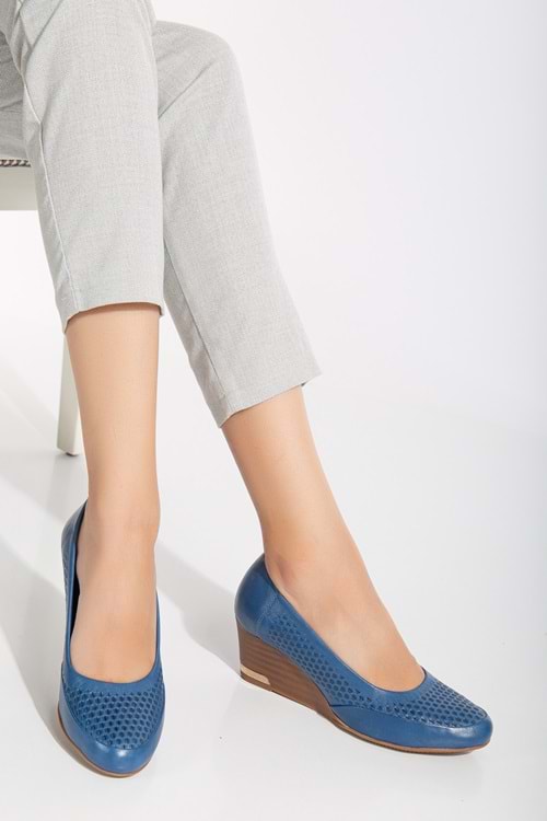 Kadın Hakiki Deri Petek Baskılı Dolgu Topuklu Ayakkabı Kot Mavi