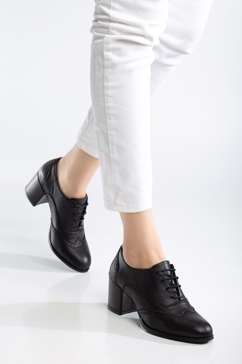 Kadın Hakiki Deri Lazer Detaylı Şık Topuklu Ayakkabı - Siyah