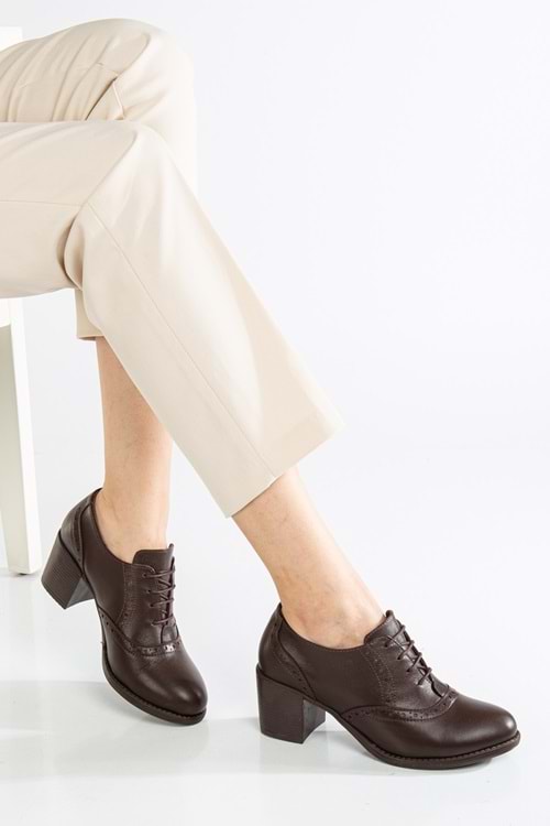 Kadın Hakiki Deri Bağcıklı Klasik Topuklu Ayakkabı - Acı Kahve