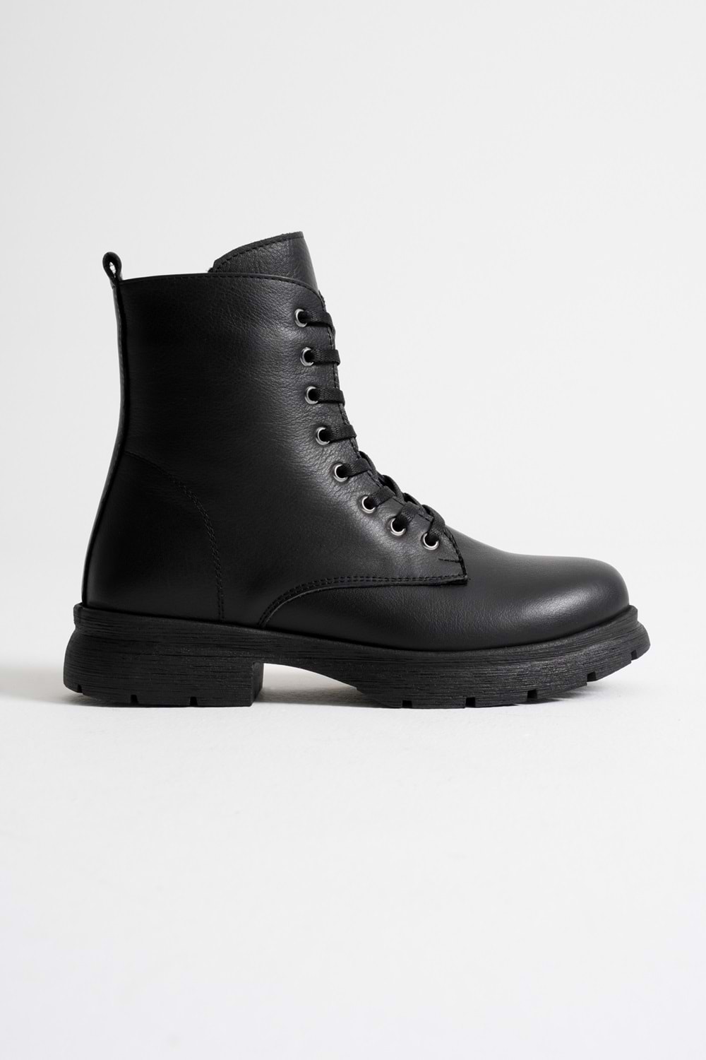 Kadın Hakiki Deri Bağcıklı Fermuarlı Rahat Postal Bot - Siyah