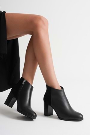 Kadın Hakiki Deri Arkası Süet Detaylı Topuklu Bot - Siyah